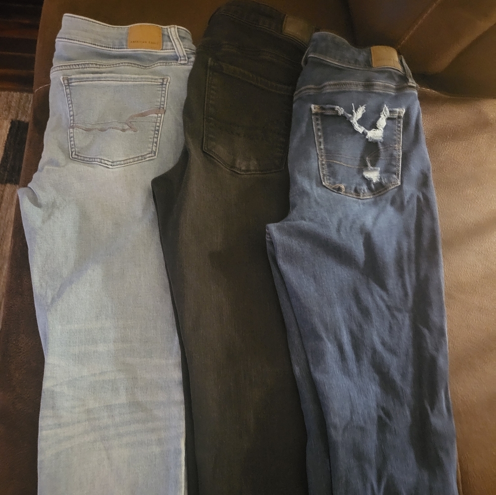Bundle of American eagle jeans